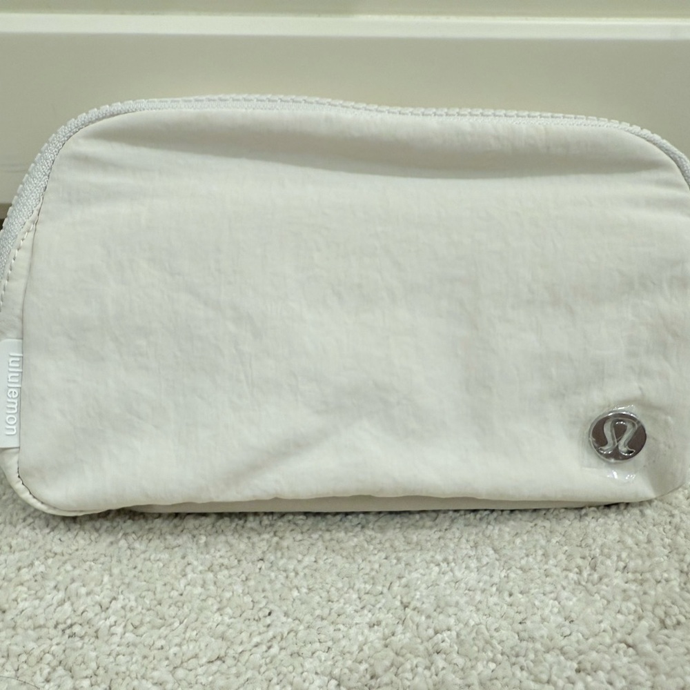 New with Tag - Lululemon Everywhere Belt Bag White 1L